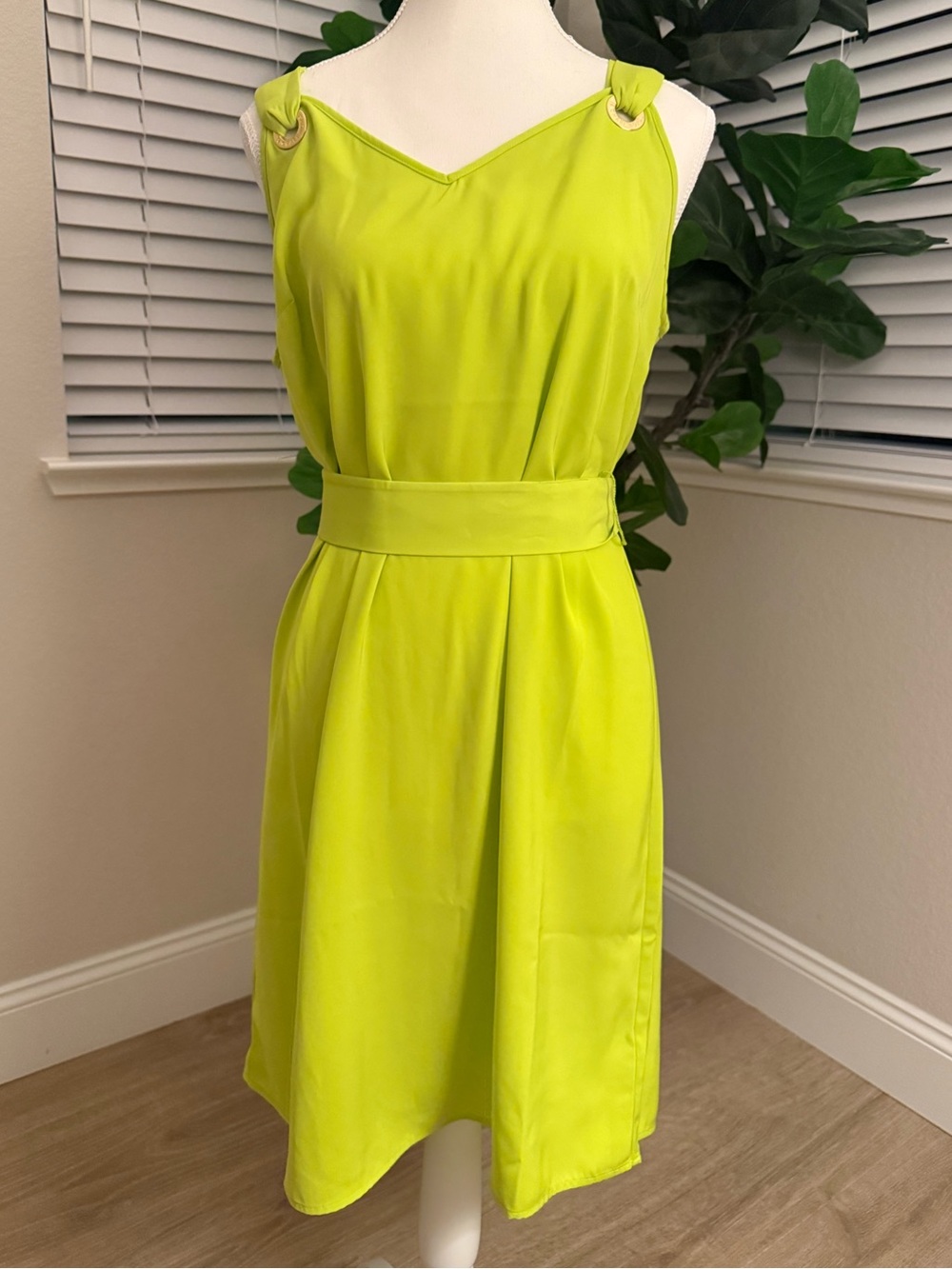 MICHAEL KORS Bright Lime Green / chartruese Sleeveless Belted Dress size M